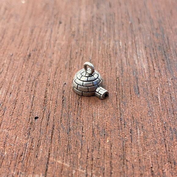 Vintage 925 Sterling Silver Igloo Eskimo Petite Pendant Bracelet Charm - Picture 1 of 4